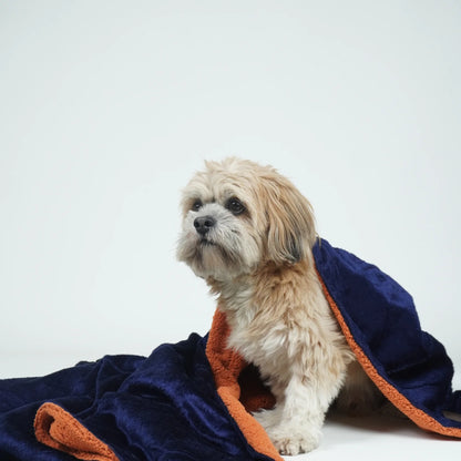 Reversible Loom and Latch pet blanket with navy and rust soft furry fabric, suitable for dogs and cats.